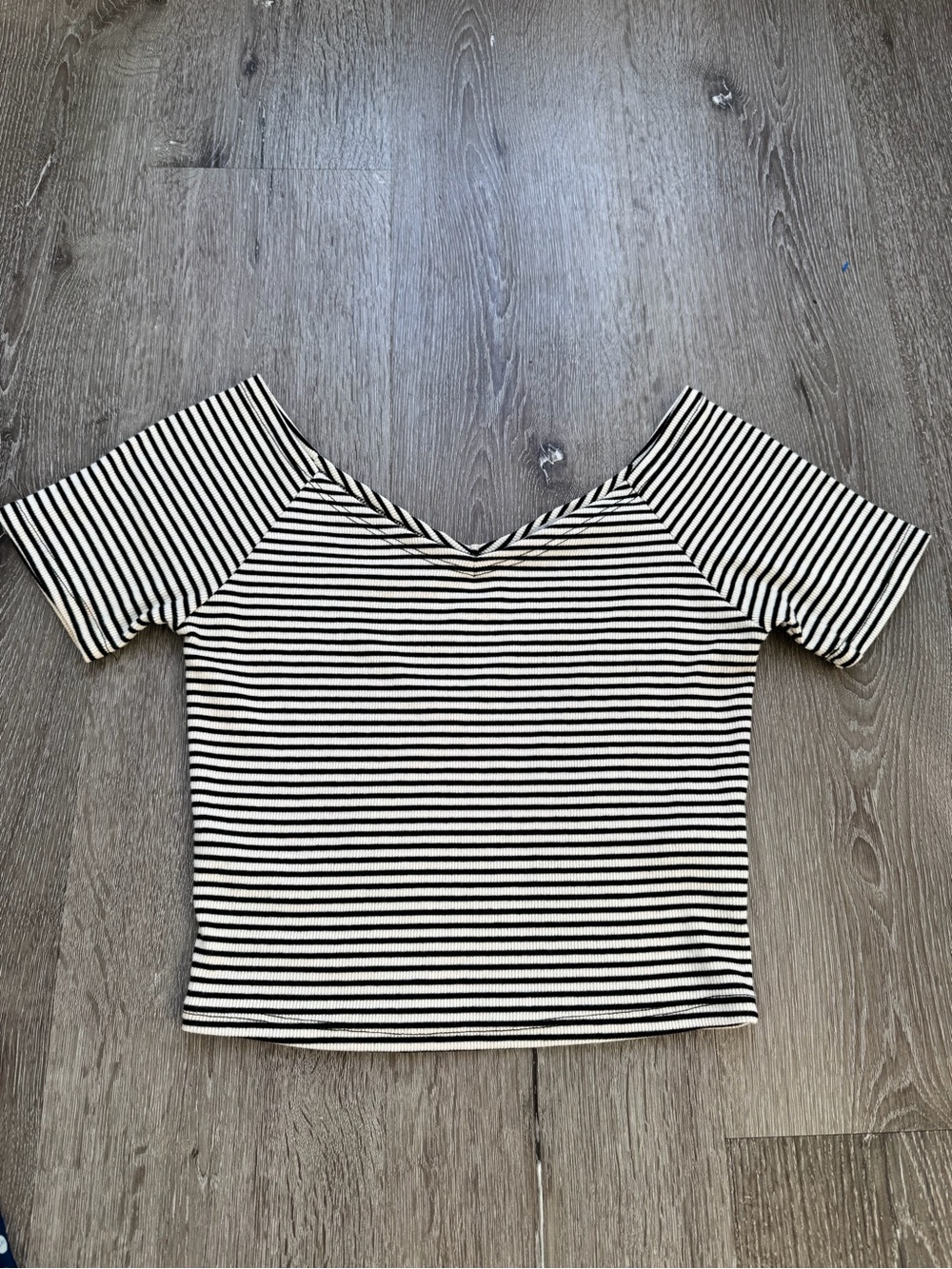 Charlotte Russe Black White Striped Ribbed V Neck Short Sleeve Top Small